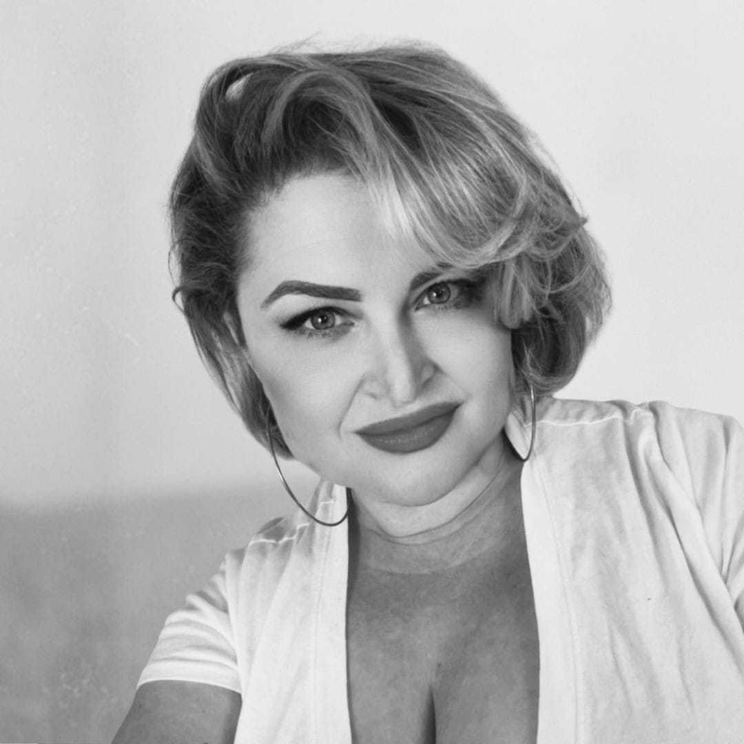 Portrait of Dani, a professional stylist at Special FX Salon & Day Spa, showcasing their expertise and style.